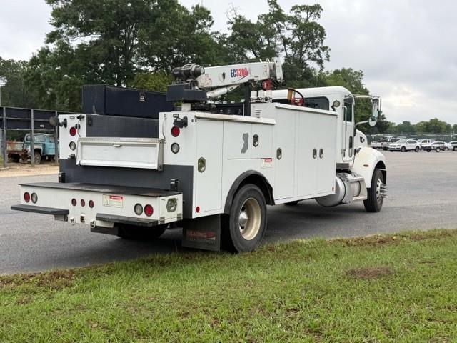 2010 Peterbilt 335-7