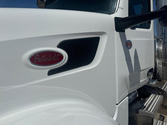 2027 Peterbilt 567-8