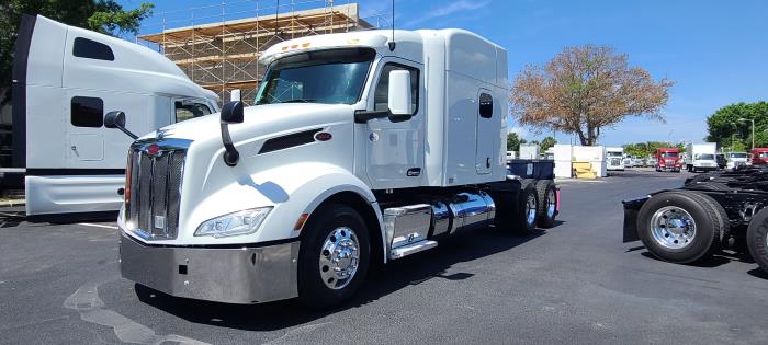 2022 Peterbilt 579-0