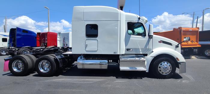2022 Peterbilt 579-8