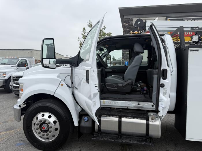 2026 Ford F-750-31