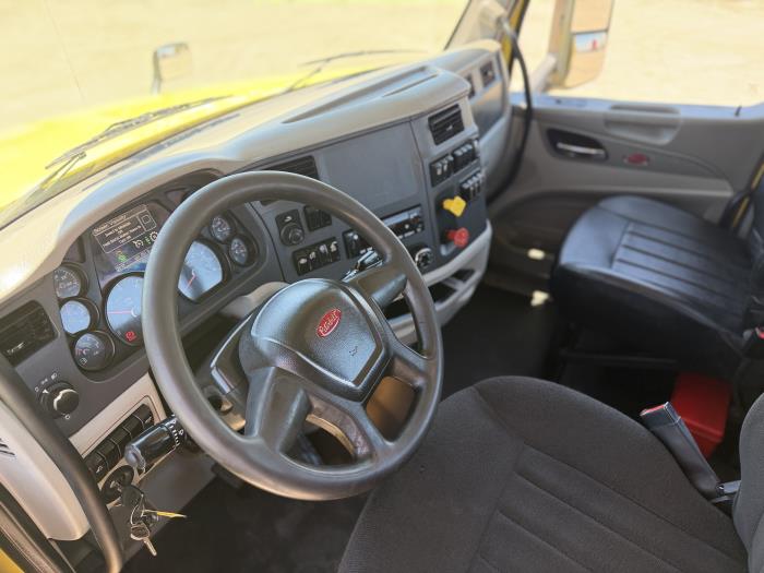 2021 Peterbilt 579-19