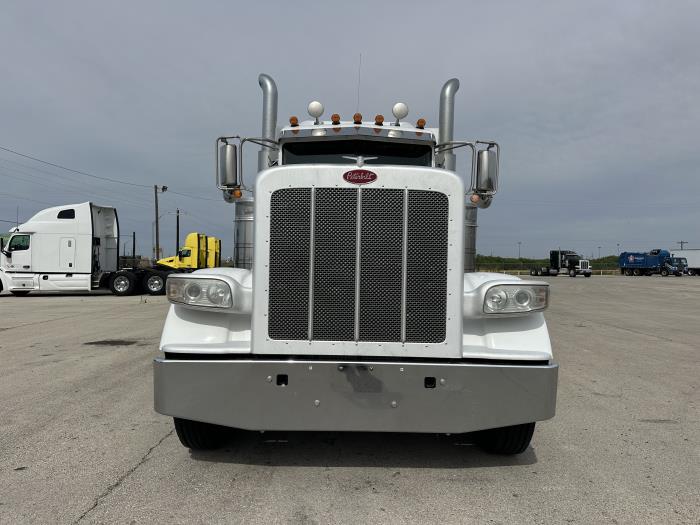 2016 Peterbilt 389-2