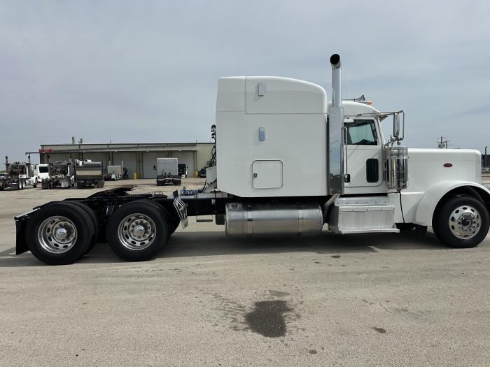 2016 Peterbilt 389-8