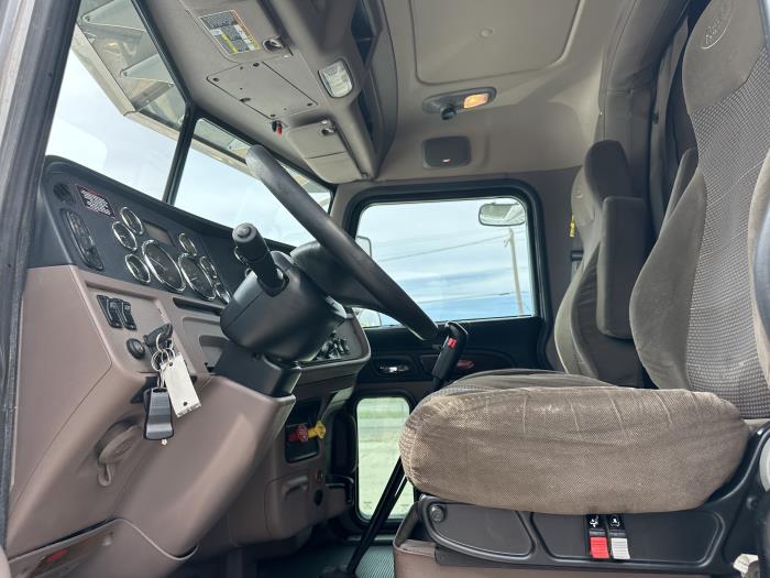 2016 Peterbilt 389-9