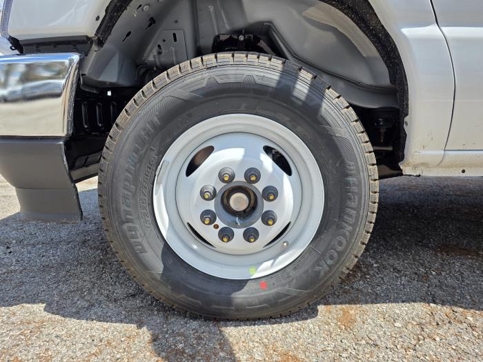 2027 Ford E-450-10