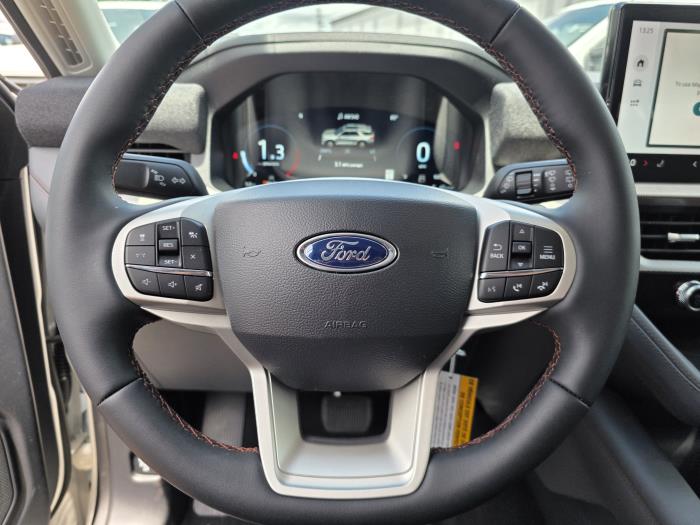 2026 Ford Explorer-13