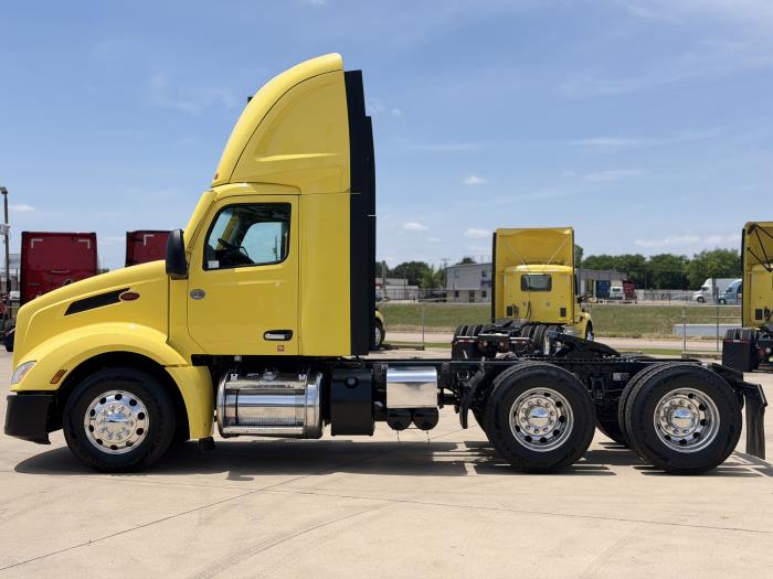 2022 Peterbilt 579-8
