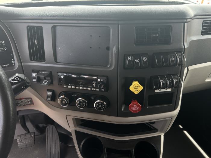 2022 Peterbilt 579-15