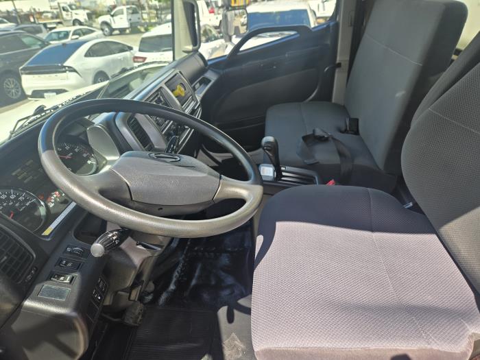 2019 Hino 268A-4