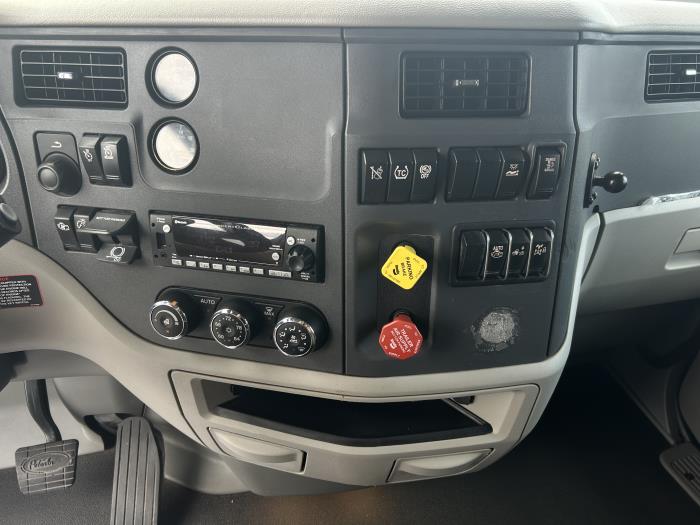 2022 Peterbilt 579-18