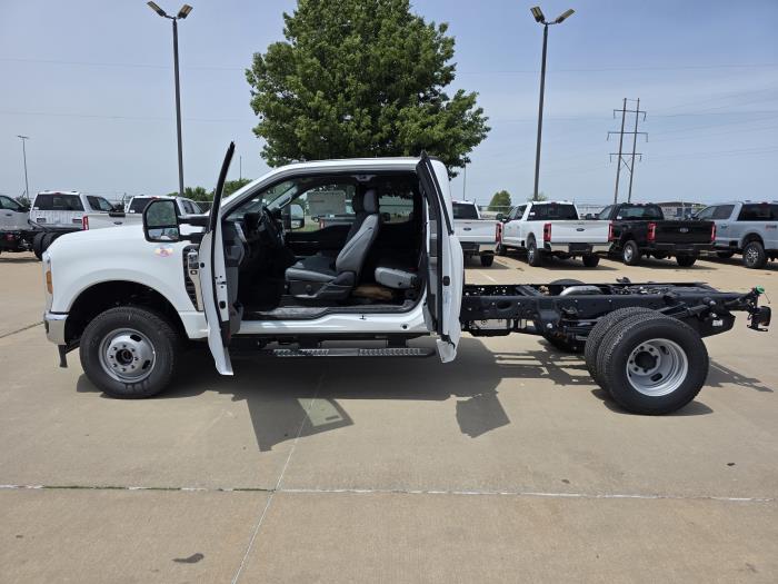 2025 Ford F-350-10