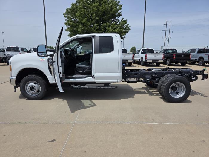 2025 Ford F-350-11