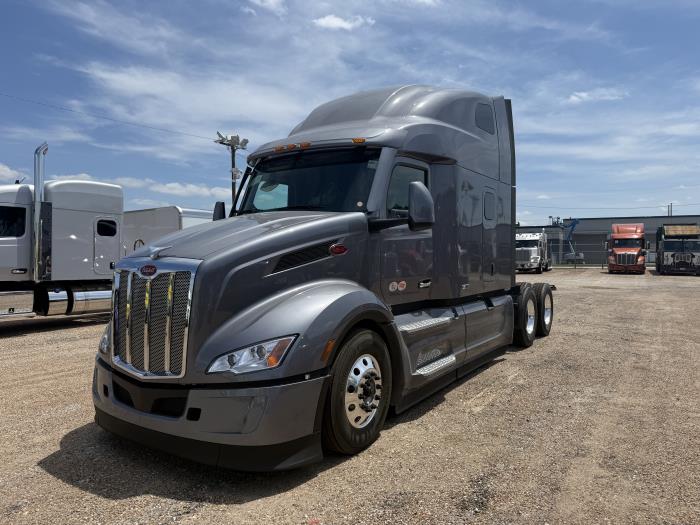 2027 Peterbilt 579-1
