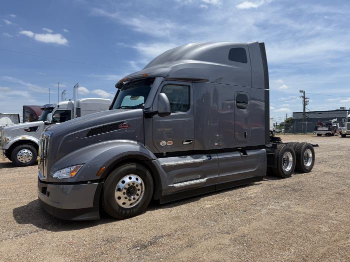 2027 Peterbilt 579-3