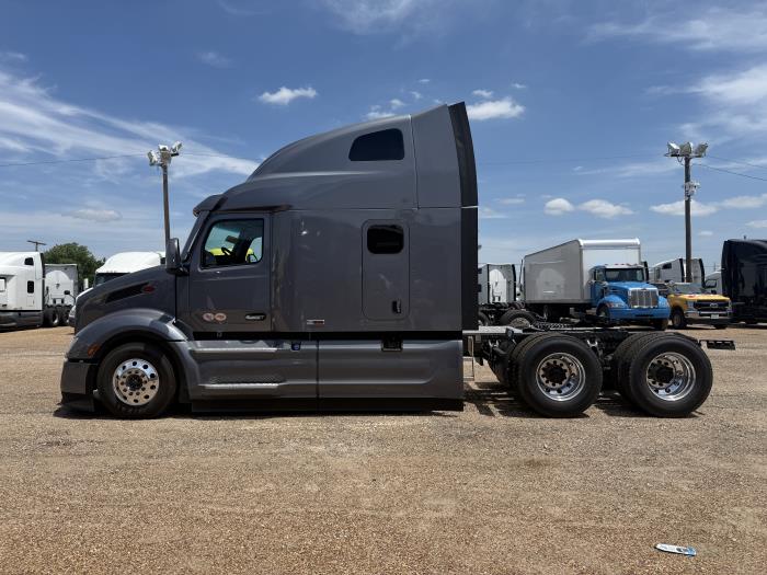 2027 Peterbilt 579-4