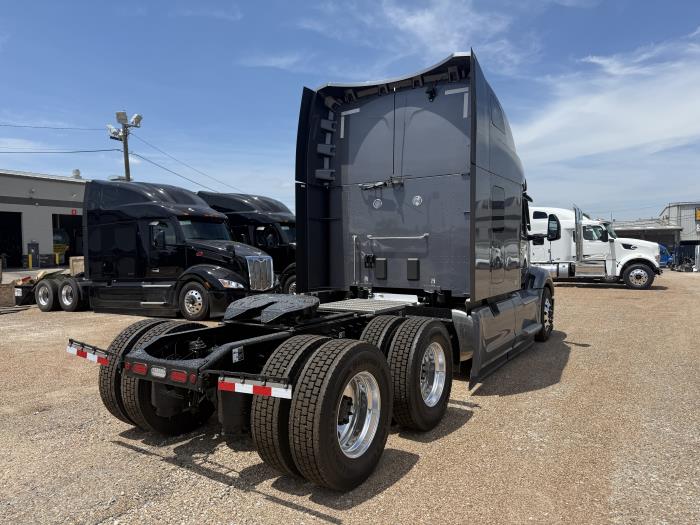 2027 Peterbilt 579-8