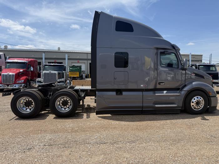 2027 Peterbilt 579-9