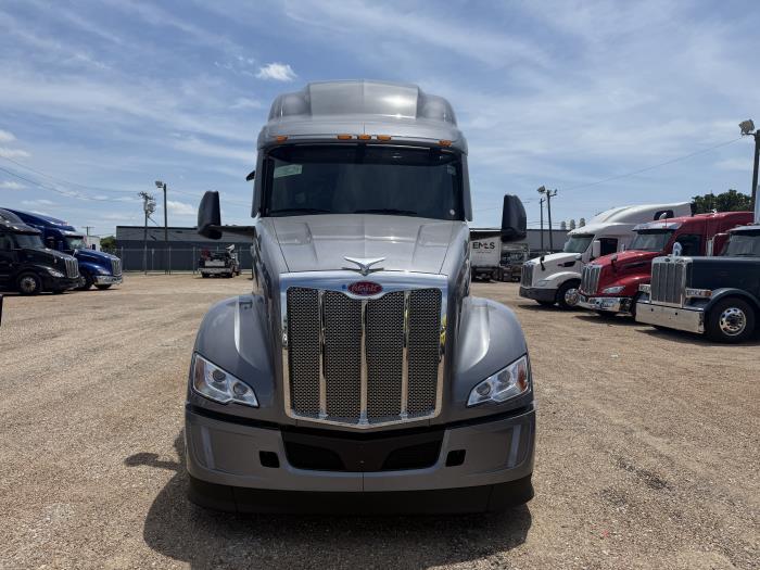 2027 Peterbilt 579-12