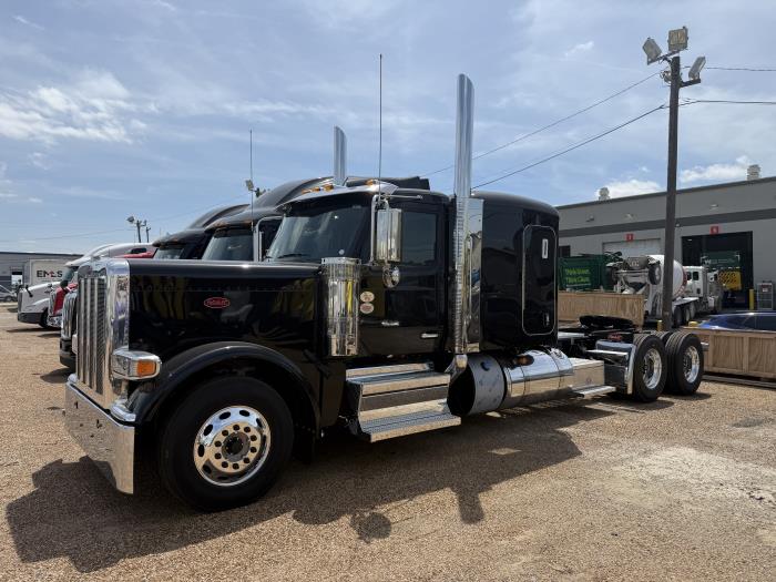2027 Peterbilt 589-3