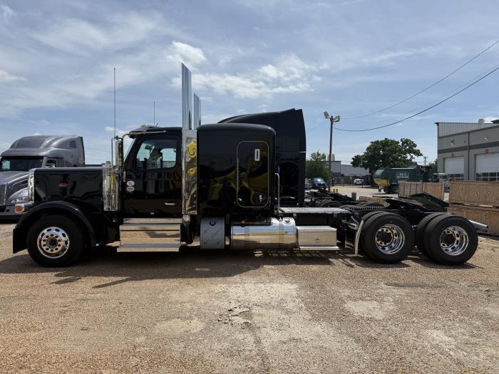 2027 Peterbilt 589-4