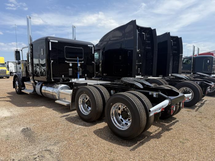2027 Peterbilt 589-6