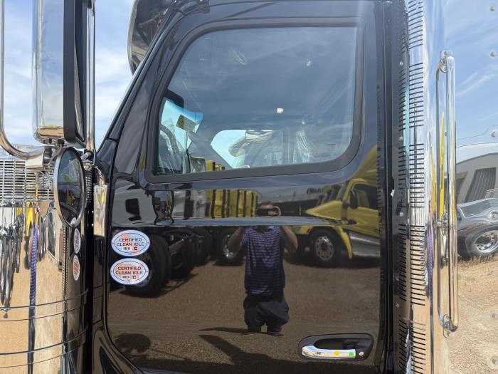 2027 Peterbilt 589-11