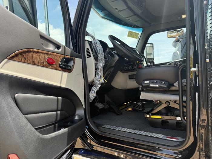 2027 Peterbilt 589-14