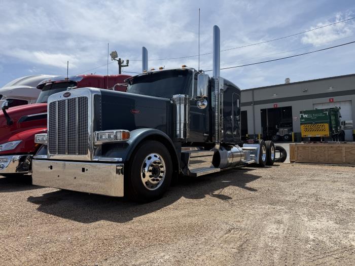 2027 Peterbilt 589-2
