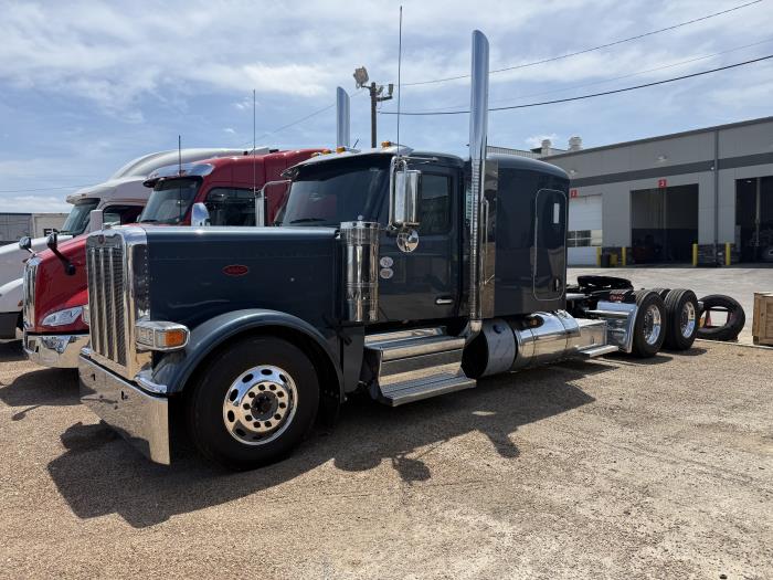 2027 Peterbilt 589-3
