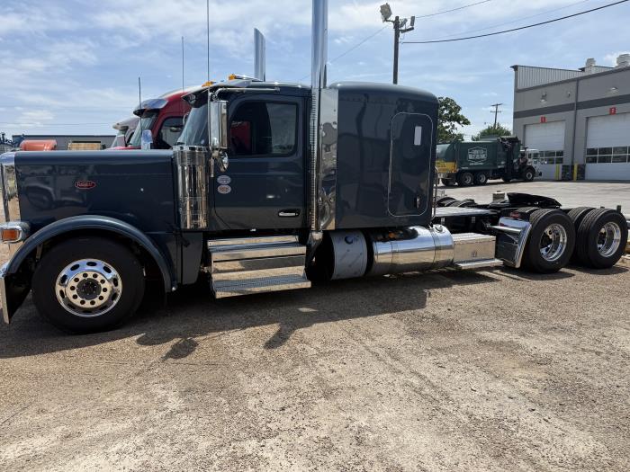 2027 Peterbilt 589-4