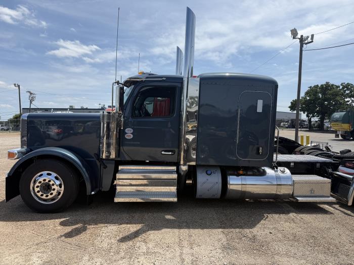 2027 Peterbilt 589-5