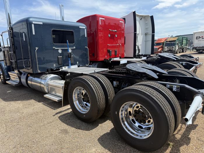 2027 Peterbilt 589-6