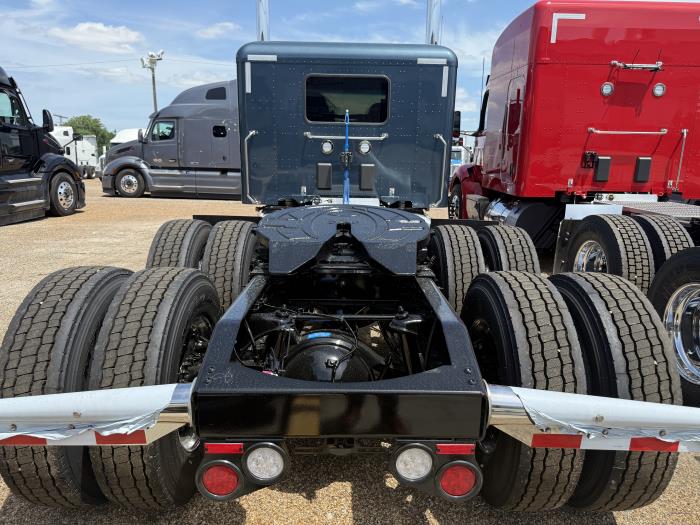 2027 Peterbilt 589-7