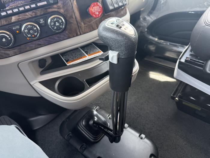 2027 Peterbilt 589-22