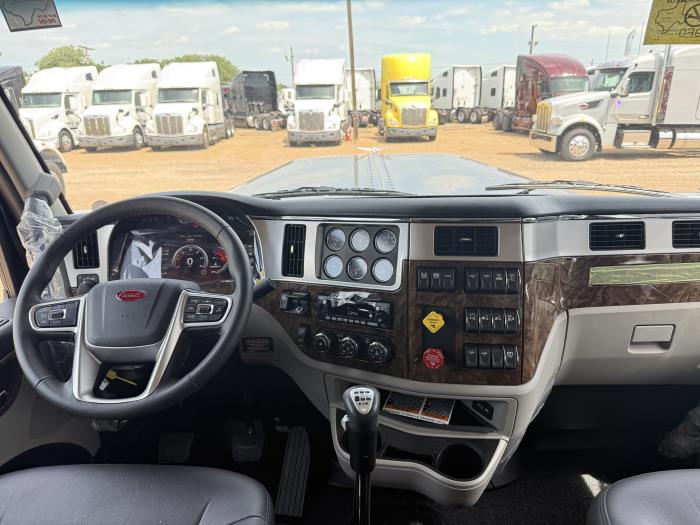 2027 Peterbilt 589-28