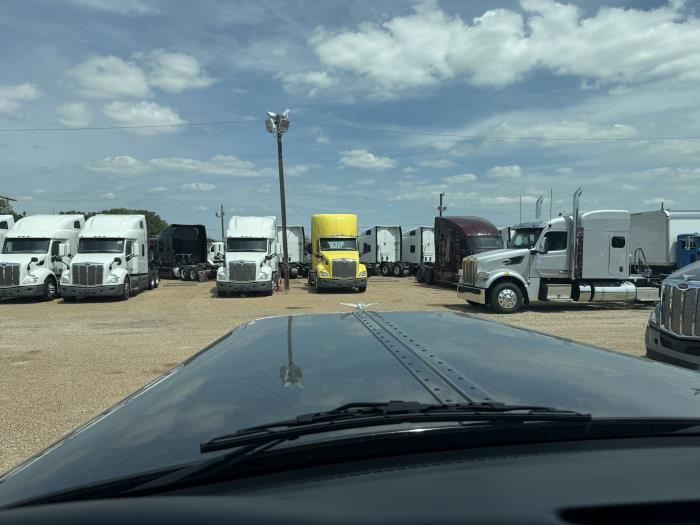 2027 Peterbilt 589-29
