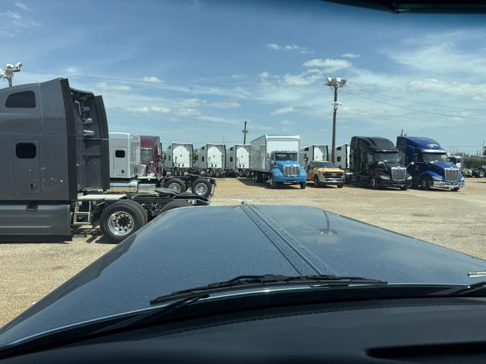 2027 Peterbilt 589-27