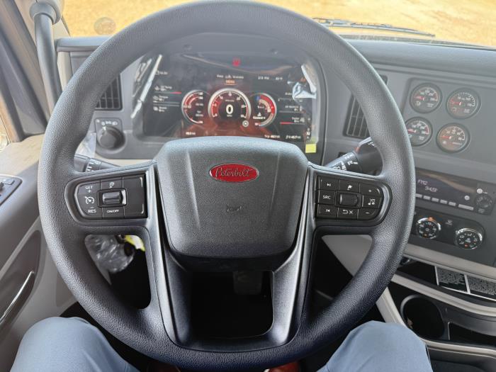 2027 Peterbilt 579-18