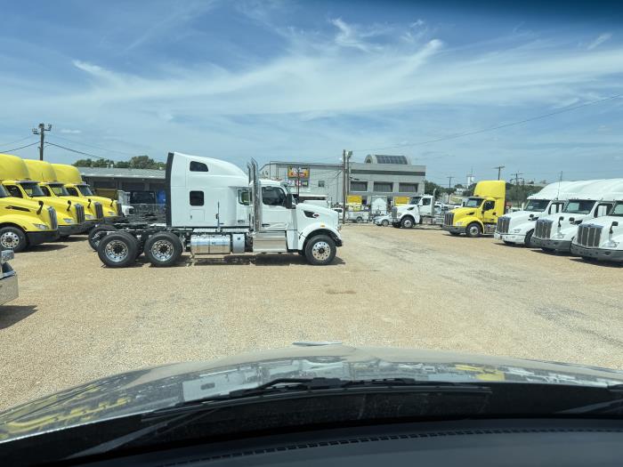 2027 Peterbilt 579-28