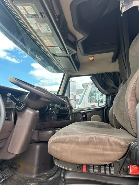 2015 Volvo VNL780-10