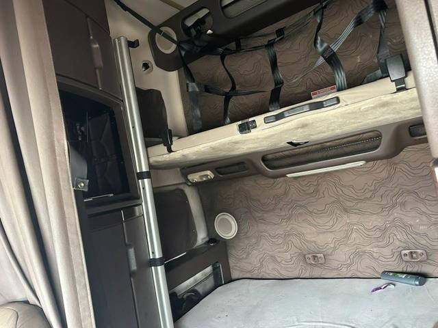 2015 Volvo VNL780-11