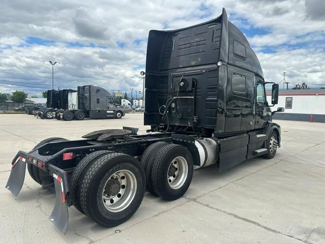 2015 Volvo VNL780-15