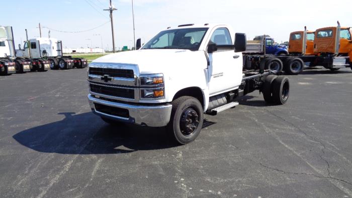 2024 Chevrolet Silverado-0