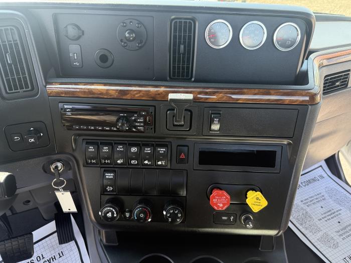 2021 International LT625-12
