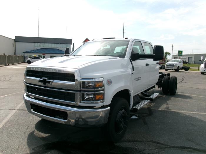 2024 Chevrolet Silverado-0