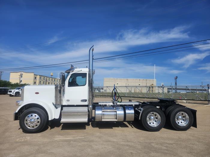 2027 Peterbilt 589-2