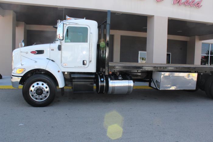 2020 Peterbilt 337-2