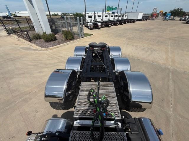 2027 Peterbilt 589-17