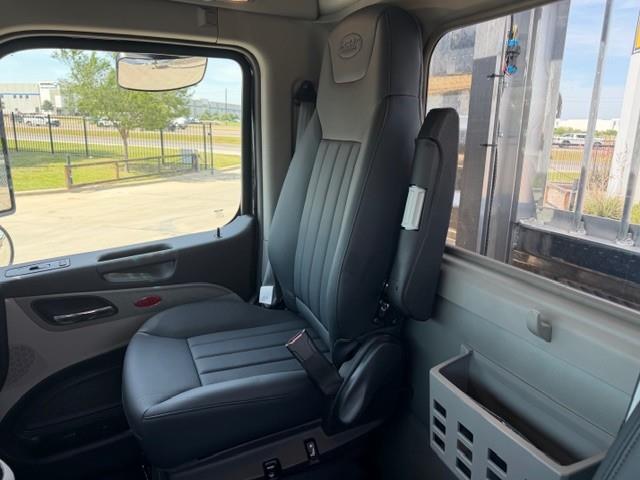 2027 Peterbilt 589-32